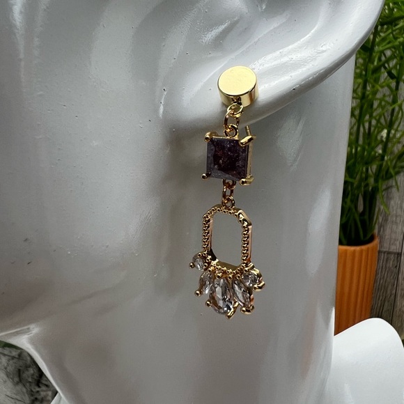 Elegant Dainty & Delicate Gold Earrings for Woman - Classic Stylish Earrings - Picture 8 of 9